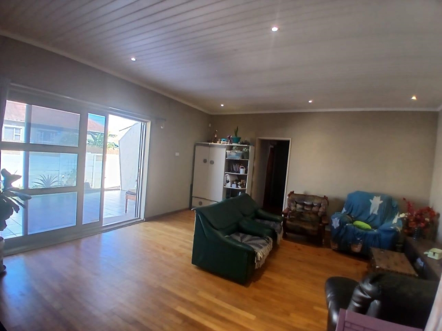4 Bedroom Property for Sale in Avondale Western Cape